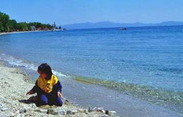 Ελληνικά εκθέματα στην αίθουσα τέχνης Peter Constant του Λονδίνου