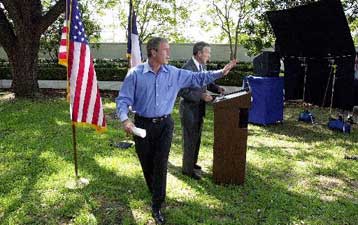 Τα ντιμπέιτ για άλλη μία φορά μήλον της έριδος μεταξύ Γκορ – Μπους