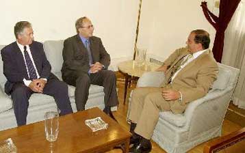 Συνάντηση Καραμανλή – Κωνσταντόπουλου για τα διαπλεκόμενα