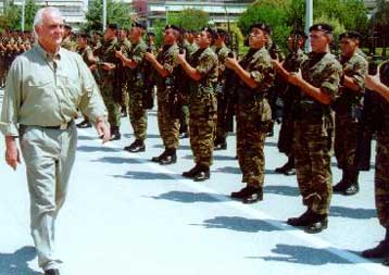 Στη Βουλή μέχρι το τέλος του 2000 το νομοσχέδιο για τους επαγγελματίες στρατιώτες
