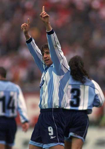 Η Αργεντινή 2-1 στο Περού προκρίθηκε και μαθηματικά στο Μουντιάλ 2002