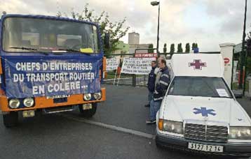 Κινητοποιήσεις Γάλλων αυτοκινητιστών για την αύξηση της τιμής του πετρελαίου