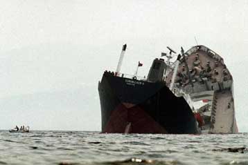 Σε εξέλιξη η επιχείρηση απορρύπανσης στο νότιο Ευβοϊκό