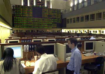 Σημαντική η βελτίωση της ελληνικής χρηματαγοράς, σύμφωνα με διεθνείς οίκους