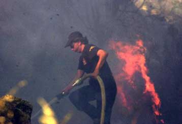 Φωτιές σε Αρκαδία, Αργολίδα και Λακωνία – Σύσκεψη για τους πυροπαθείς της Κορινθίας