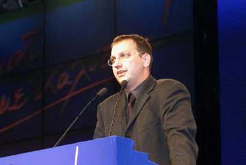 Την παραίτηση του προέδρου της ΟΝΝΕΔ ζητούν 15 μέλη της κεντρικής επιτροπής της