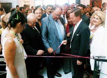 Πάγκαλος και Μπερνς εγκαινίασαν την έκθεση έργων του Αντι Ουόρχολ