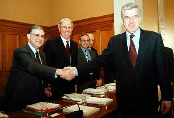 Επιτόκια, αποκρατικοποιήσεις και δημόσιο χρέος το στοίχημα της κυβέρνησης για την οικονομία