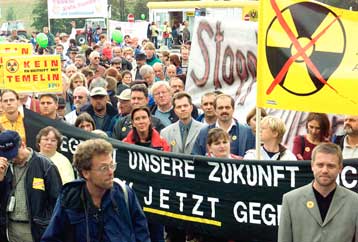 Μαζική διαμαρτυρία για το πυρηνικό εργοστάσιο στην Τσεχία