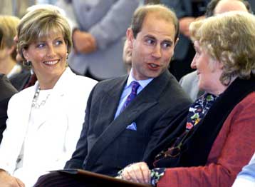 Οι ΗΠΑ τιμούν τον πρίγκιπα Εδουάρδο για τα τηλεοπτικά του προγράμματα