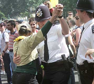 Ολα υπό έλεγχο, λέει η αστυνομία του Λονδίνου για το καρναβάλι του Νότινγκ Χιλ