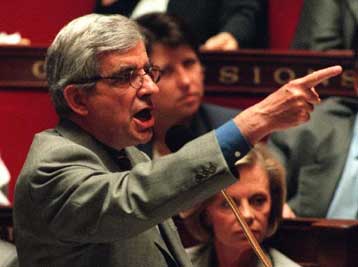 Οι αυτονομιστές της Κορσικής δεν είναι πατριώτες, τονίζει ο Σεβενεμάν