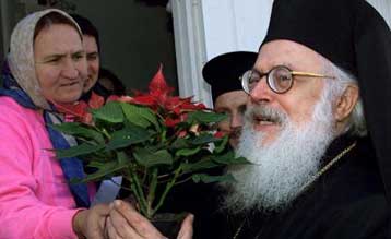 Κοντά στο Νόμπελ Ειρήνης ο Αρχιεπίσκοπος Αναστάσιος και ο Μίκης Θεοδωράκης