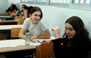 Ξεκινούν τη Δευτέρα οι εξετάσεις για τους μετεξεταστέους της Β Λυκείου