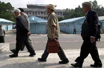 Η Σεούλ στέλνει 63 Βορειοκορεάτες, πρώην κατασκόπους, στην πατρίδα τους
