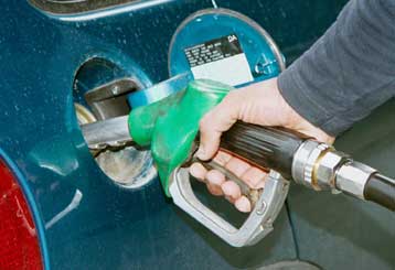 Πέντε δραχμές πάνω η τιμή της βενζίνης