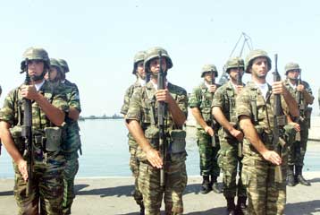 Ενισχύονται οι ελληνικές δυνάμεις στο Κόσοβο