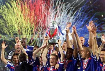 Ολη η Ευρώπη στο ρυθμό της προκριματικής φάσης του Παγκοσμίου Κυπέλλου 2002