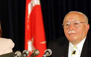 Ελληνας δικαστής έκαψε τον Ερμπακάν, υποστηρίζει η Hurriyet