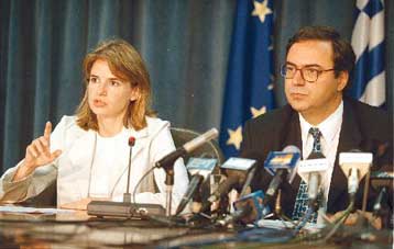 Σε ανώνυμη εταιρεία μετατρέπεται η ΔΕΗ, προκειμένου να εισαχθεί στο ΧΑΑ