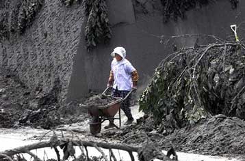 Εκκενώνεται το ιαπωνικό νησί Μιγιακεζίμα υπό την απειλή νέας ηφαιστειακής έκρηξης