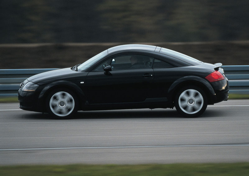 Κιβώτιο έξι σχέσεων για το Αudi TT Quattro 180 ίππων και νέα σειρά χρωμάτων για όλες τις εκδόσεις