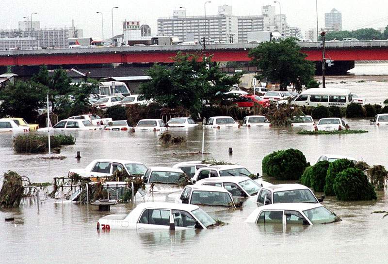 Βροχοπτώσεις στην Ιαπωνία προκαλούν παύση της παραγωγής αυτοκινήτων
