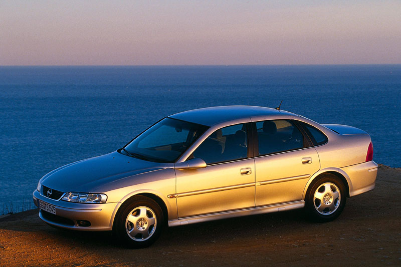 Kάθε 30.000 χιλιόμετρα service για τα μοντέλα της Opel