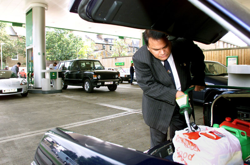 Χωρίς καύσιμα οι βρετανικές αυτοκινητοβιομηχανίες