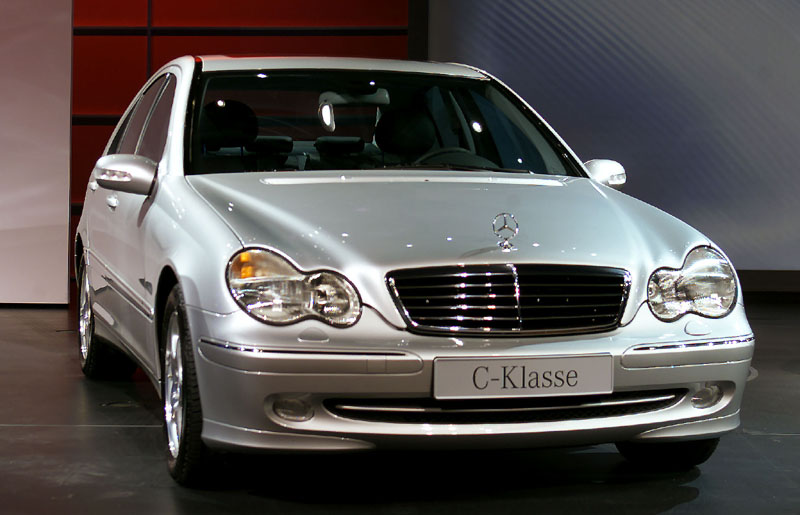 Στο Διαδίκτυο και στα… γυναικεία περιοδικά επικεντρώνεται η προώθηση της Mercedes C-Class