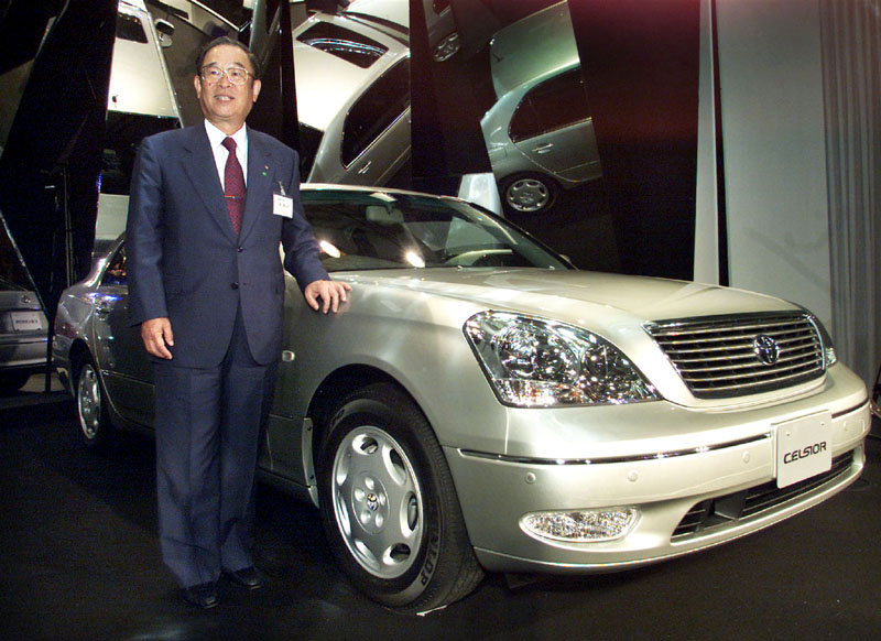 H Toyota παρουσιάζει το νέο Lexus LS400