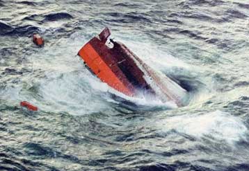 Πιθανή διαρροή τοξικών από το ιταλικό τάνκερ που βυθίστηκε ανοιχτά της Γαλλίας<i>Εντοπίστηκε κηλ