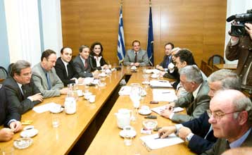 Συκοφαντικά τα δημοσιεύματα για το πόθεν έσχες Καραμανλή <i>Συνεδρίαση των τομεαρχών της ΝΔ </I