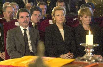 Πενθεί η Ισπανία για τα τρία θύματα της βομβιστικής επίθεσης που αποδίδεται στην ΕΤΑ