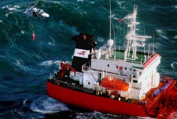 Δεν υπάρχει κίνδυνος διαρροής τοξικών από το ιταλικό τάνκερ – Aνησυχεί η Greenpeace