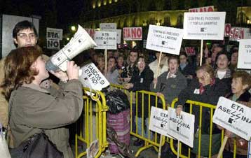 Ο Αθνάρ καλεί τους Ισπανούς σε μαζικές διαμαρτυρίες εναντίον της ΕΤΑ