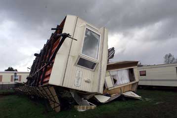 Δέκα τα θύματα από τη σφοδρή κακοκαιρία που πλήττει Βρετανία, Γαλλία και Ολλανδία