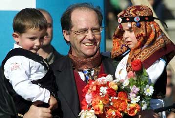 Ποσοστό 58% εξασφαλίζει το κόμμα του Ρουγκόβα στο Κοσσυφοπέδιο, σύμφωνα με τον ΟΑΣΕ