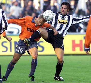 «Tσεκούρι» της Ιταλικής Ομοσπονδίας ποδοσφαίρου στην Ουντινέζε για πλαστά διαβατήρια