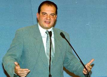 Σκληρή απάντηση Καραμανλή στις επιθέσεις για τα περιουσιακά του στοιχεία