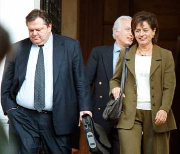 Σύσκεψη Σημίτη με κορυφαία κυβερνητικά στελέχη για την αναθεώρηση του Συντάγματος