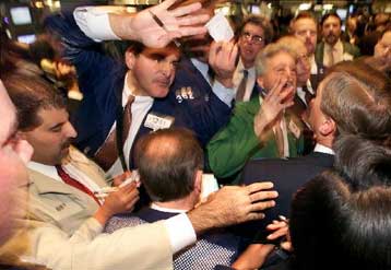 Mεικτή εικόνα στη Γουόλ Στριτ κατά την έναρξη της χρηματιστηριακής εβδομάδας