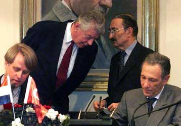 Η Τουρκία πρέπει να βελτιώσει την κατάσταση των ανθρωπίνων δικαιωμάτων, δηλώνει ο Ολλανδός πρωθυπουρ