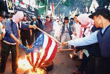 Εξτρεμιστές μουσουλμάνοι προειδοποιούν τους Αμερικανούς πολίτες να εγκαταλείψουν την Ινδονησία