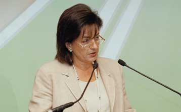 Ποσόστωση υπέρ των γυναικών υποψηφίων στις δημοτικές εκλογές του 2002 ανακοίνωσε η Β.Παπανδρέου