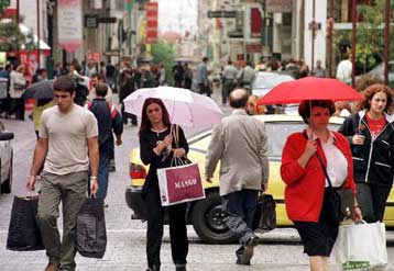 Χειμερινό ωράριο στα καταστήματα από την Τετάρτη