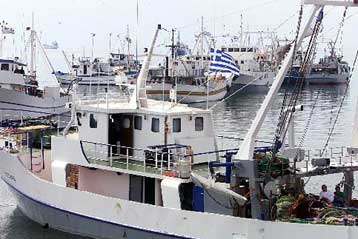 Σώοι οι ναυαγοί του αλιευτικού σκάφους Πολυξένη