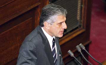 Αύξηση των φορολογικών εσόδων και μείωση του δημόσιου χρέους προβλέπει ο νέος προϋπολογισμός