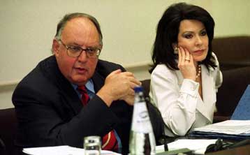 Υπογράφεται το μνημόνιο για την Πολιτιστική Ολυμπιάδα<I>Στο μικροσκόπιο και οι μισθοί του «Αθήνα