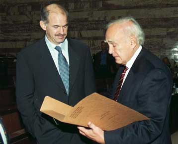 Λεπτομέρειες της συμφωνίας Παπανδρέου – Οζάλ αποκαλύπτει ο Κ.Παπούλιας